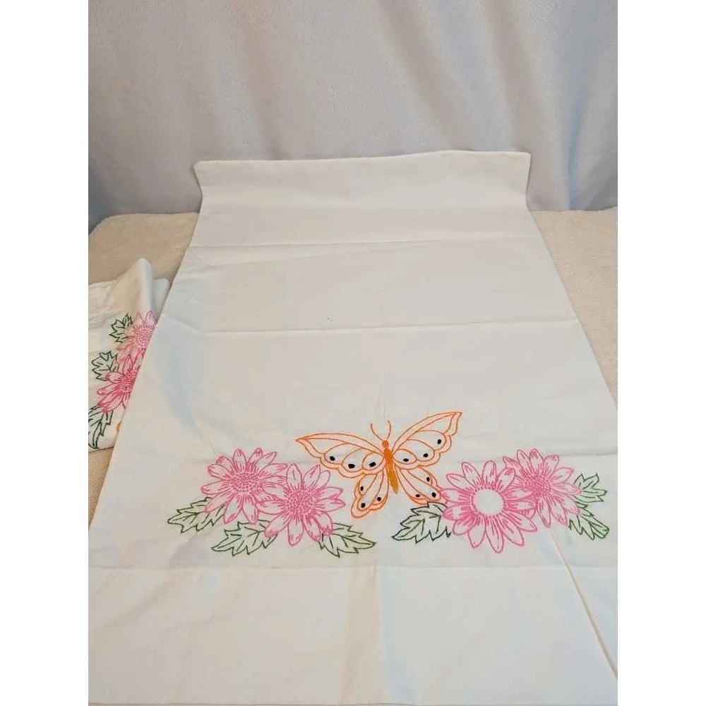 Springmaid‎ Pillowcases White Floral Butterfly Embroidered 20x26 Cotton Set of 2